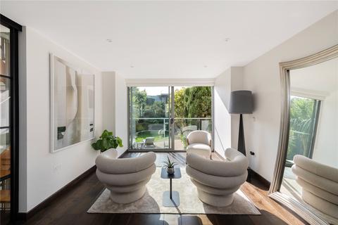 8 Vardens Road, London, SW11 1RH