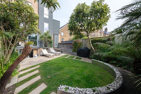8 Vardens Road, London, SW11 1RH