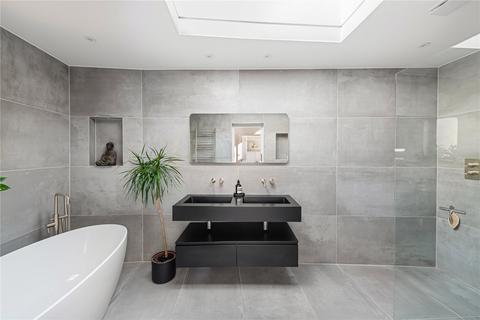 8 Vardens Road, London, SW11 1RH