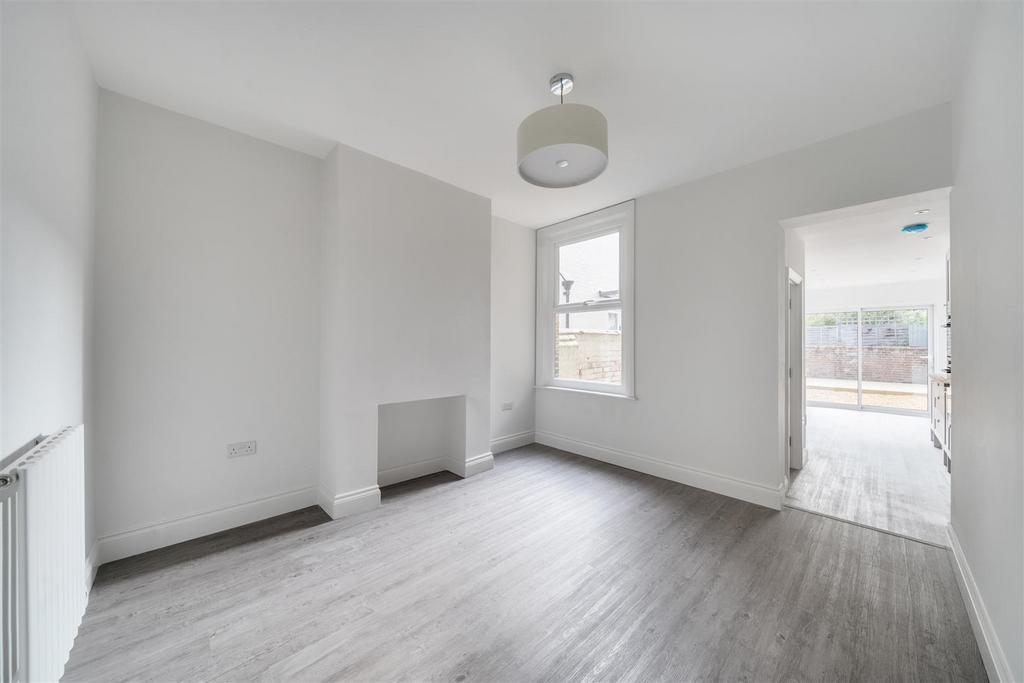 Dining room h.jpg