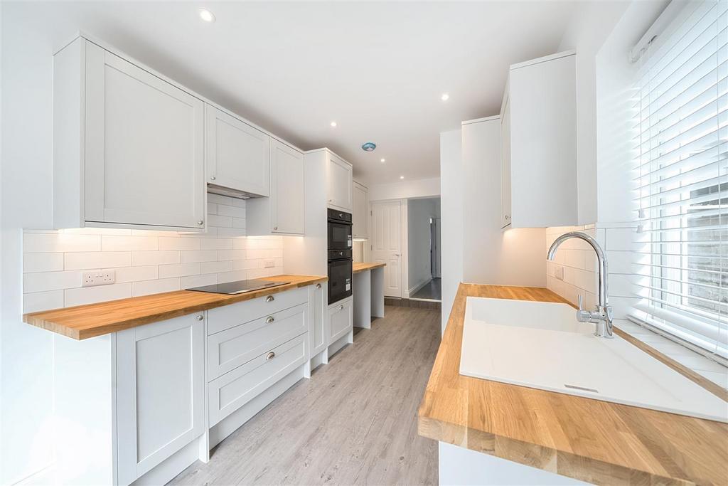 Kitchen h.jpg