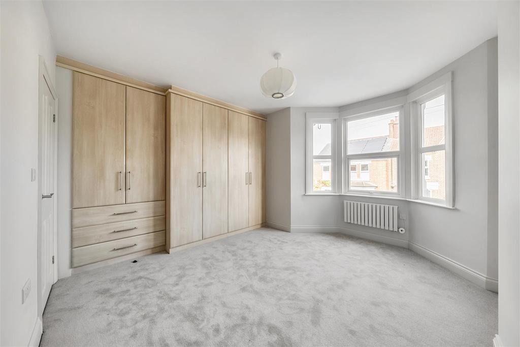 Bedroom 1 h.jpg
