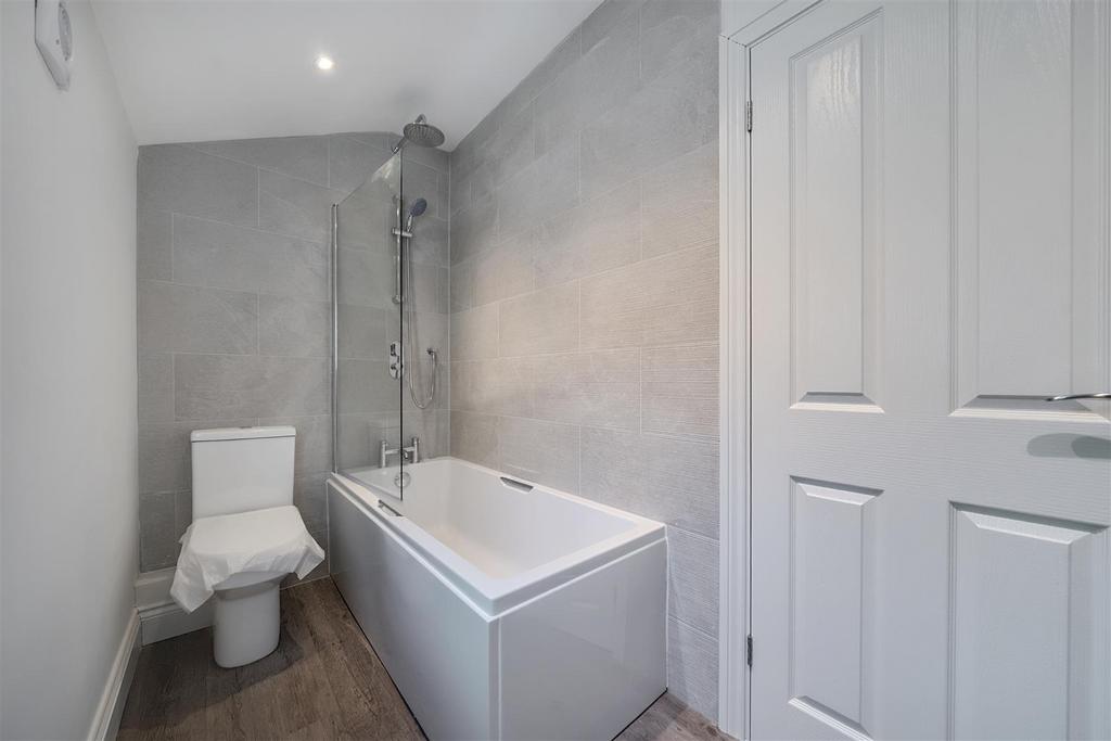 Bathroom h.jpg
