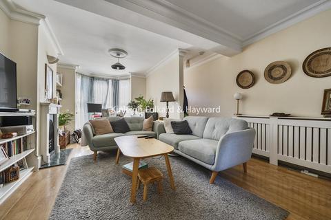 2 bedroom cottage for sale, Chelmsford Road, Southgate