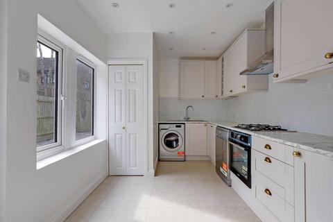 4 bedroom house to rent, Jasmine Grove, London
