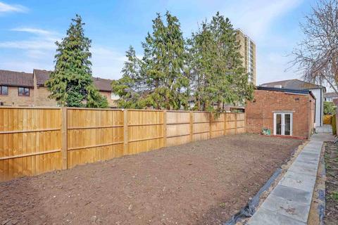 4 bedroom house to rent, Jasmine Grove, London