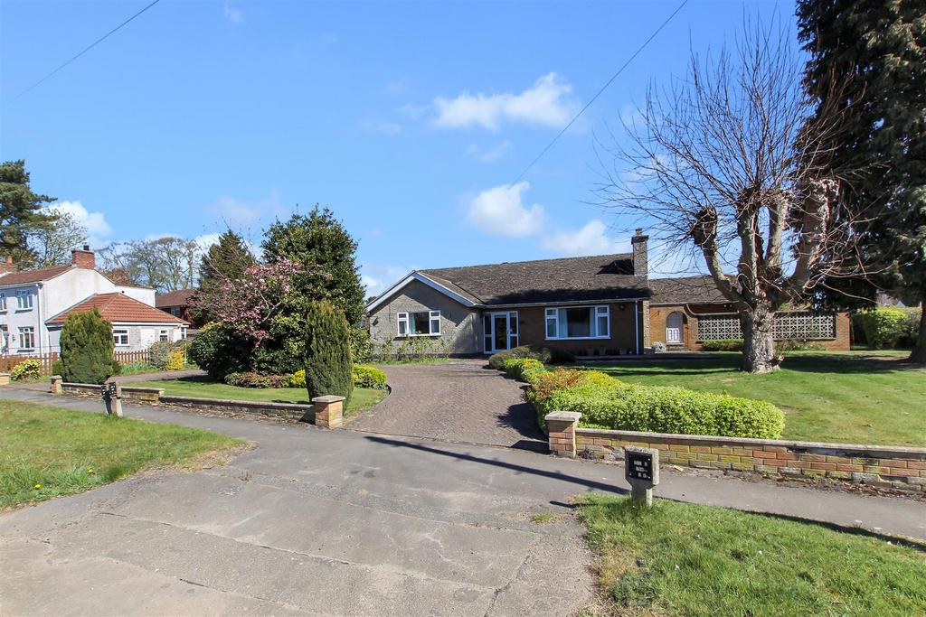 Bungalow plus In & Out Drive.JPG