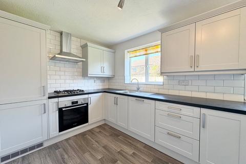 4 bedroom detached house to rent, Honey Head Lane, Honley, Holmfirth, Yorkshire, HD9