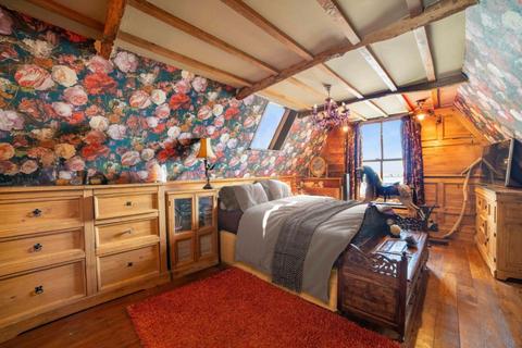 2 bedroom character property for sale, Beach Street, Deal CT14