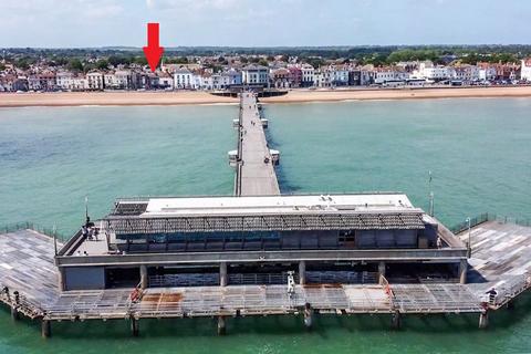 2 bedroom character property for sale, Beach Street, Deal CT14