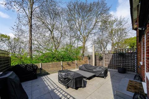 7 Meadow Close, London, E4 7LD
