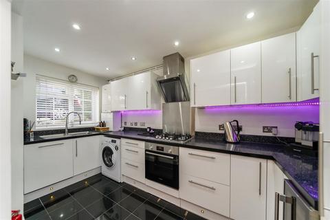 7 Meadow Close, London, E4 7LD
