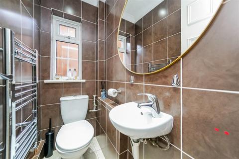 7 Meadow Close, London, E4 7LD
