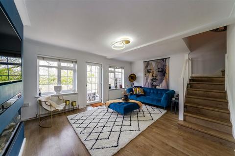 7 Meadow Close, London, E4 7LD