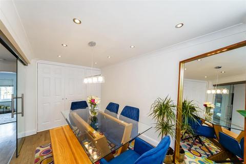 7 Meadow Close, London, E4 7LD