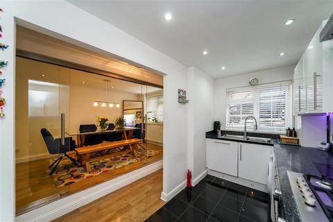 7 Meadow Close, London, E4 7LD
