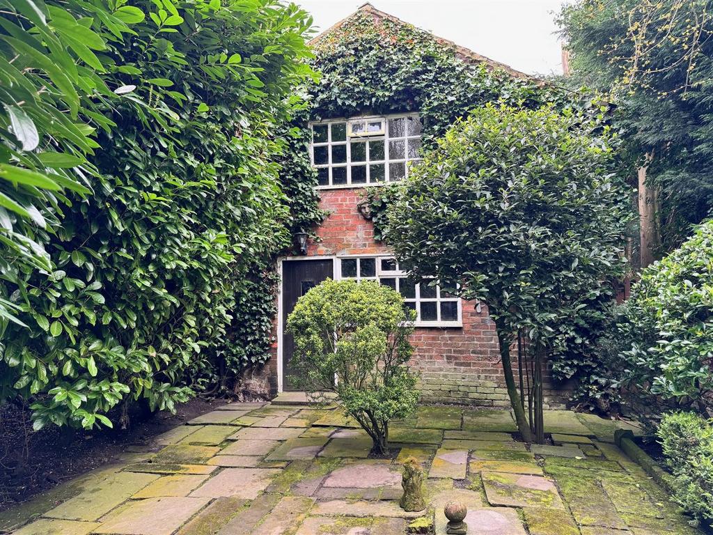 Coach house