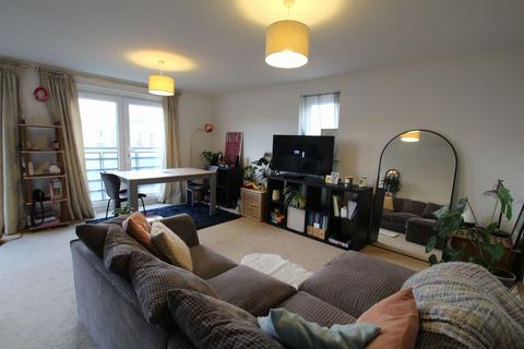 2 bedroom flat to rent, Guillemot Road, Portishead