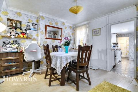 17 Albany Road, Lowestoft, NR32 1JR