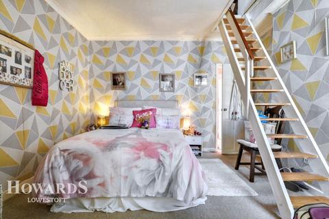 17 Albany Road, Lowestoft, NR32 1JR