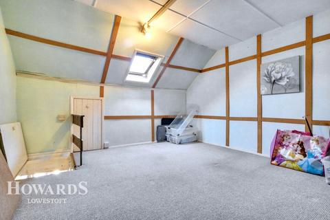 17 Albany Road, Lowestoft, NR32 1JR