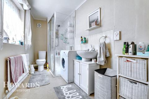 17 Albany Road, Lowestoft, NR32 1JR