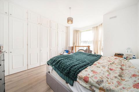 2 bedroom flat for sale, Griffiths Road, London SW19