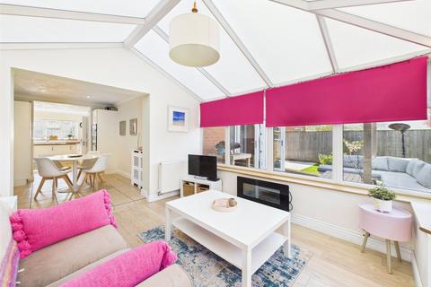 3 Upton Lane, Abbeymead, Gloucester, GL4 5UB