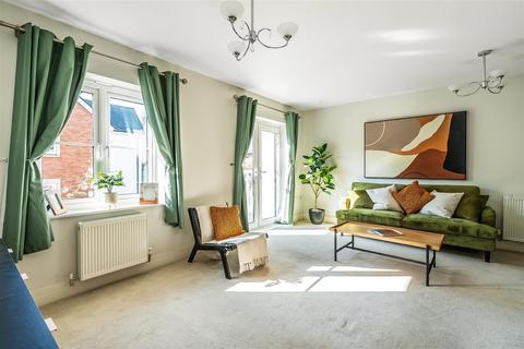 6 Greyford Close, Leatherhead, KT22 8DS