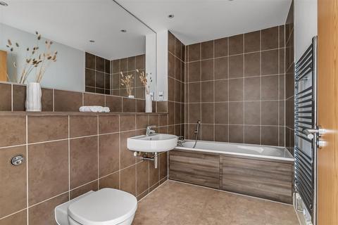 6 Greyford Close, Leatherhead, KT22 8DS