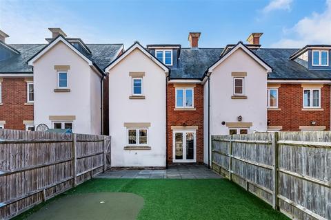 6 Greyford Close, Leatherhead, KT22 8DS