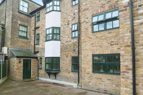2 bedroom flat to rent, Chestnut Mews, Woodford Green IG8