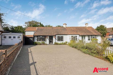 4 bedroom semi-detached bungalow for sale, Greenbanks, Upminster, RM14