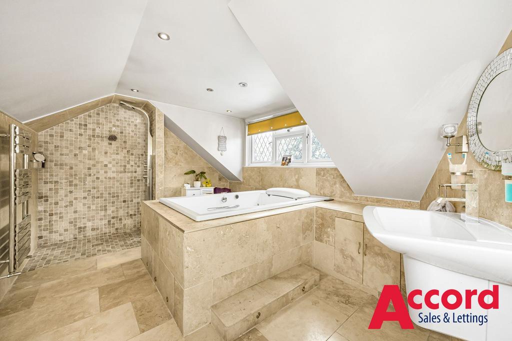 En-Suite Bathroom