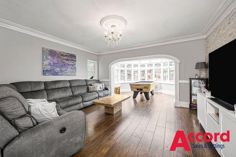 4 bedroom semi-detached bungalow for sale, Greenbanks, Upminster, RM14