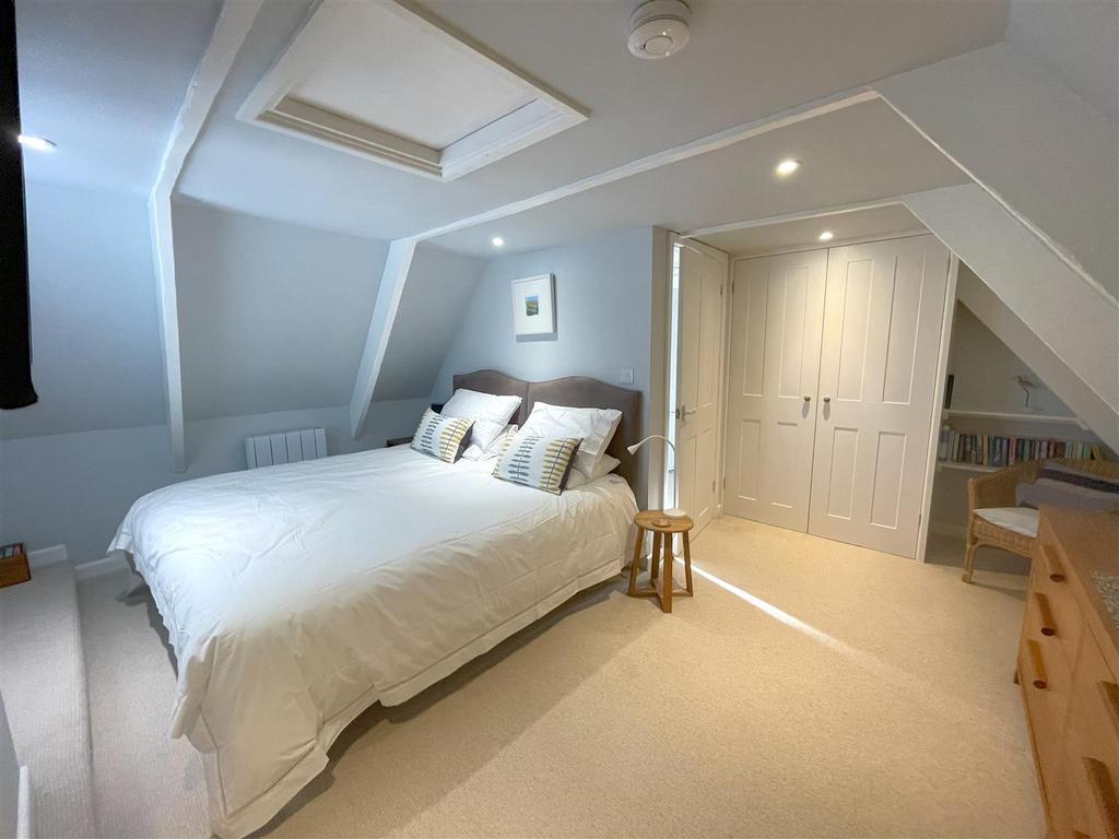 Principal bed 2.jpg