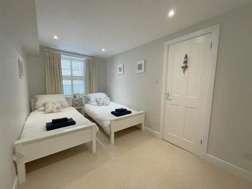 Twin room.jpg