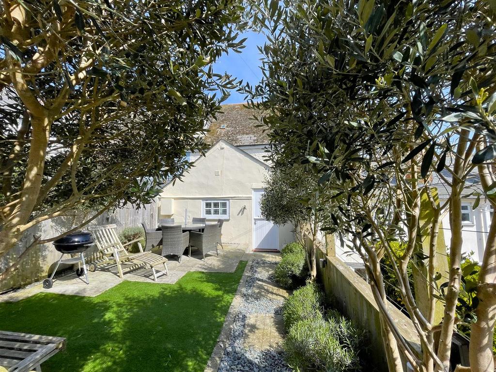 Rear garden 3.jpg