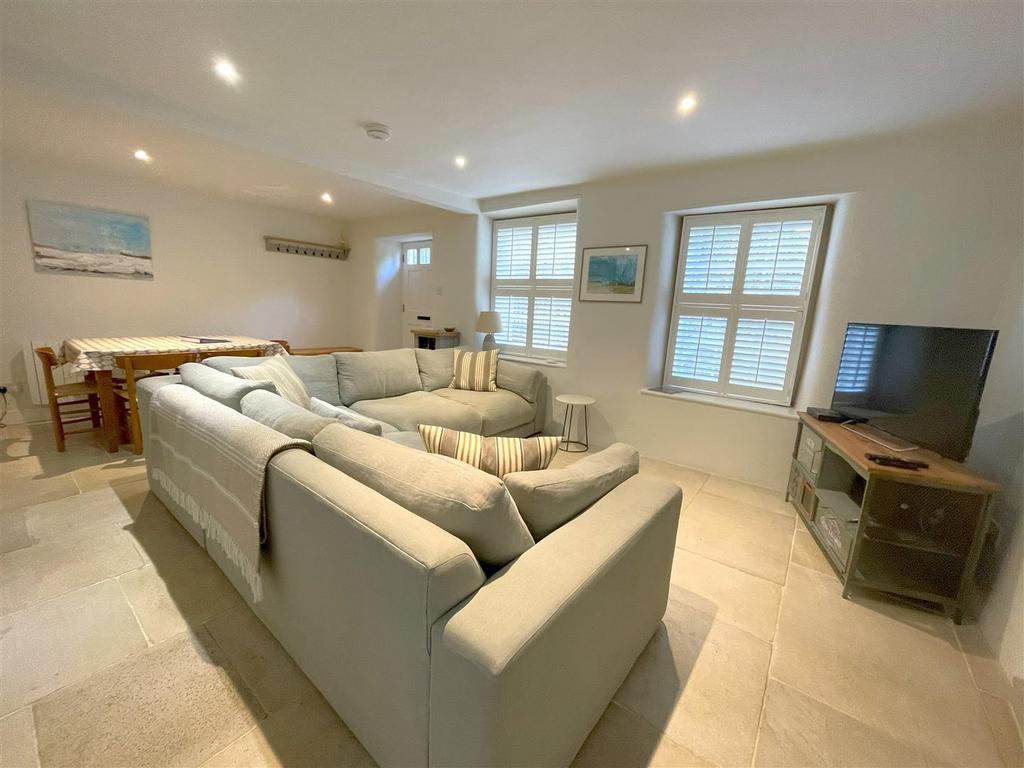 Sitting room 2.jpg