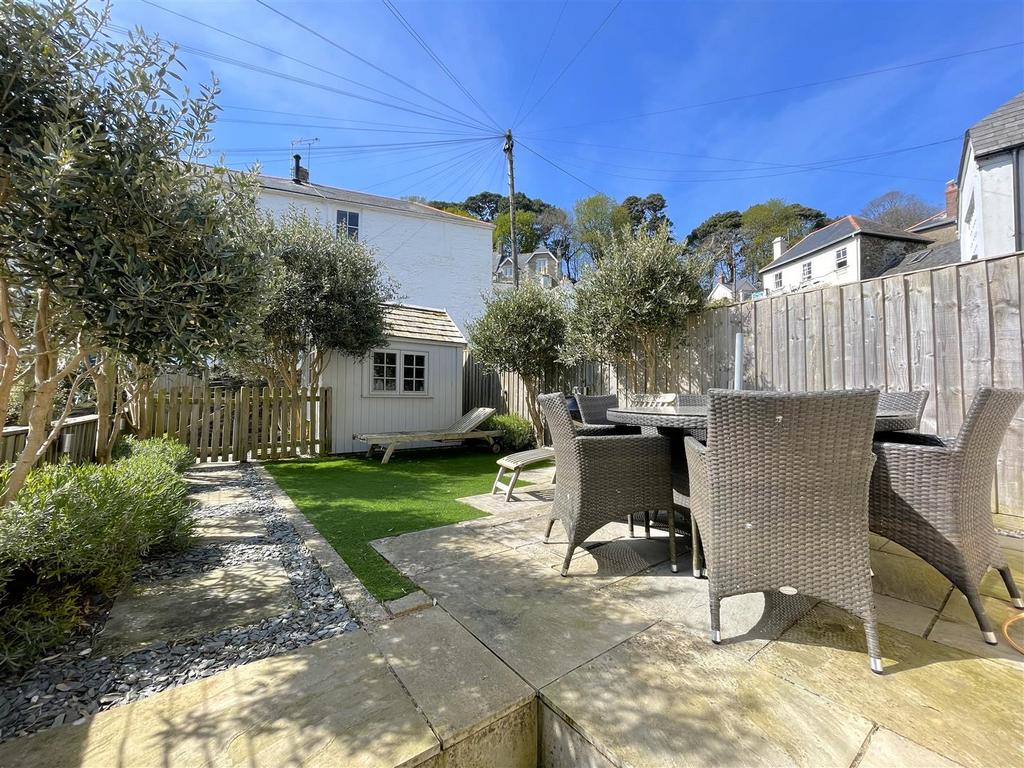Rear garden 2.jpg