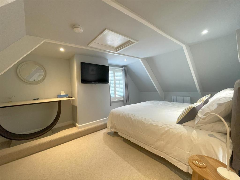 Principal bed.jpg