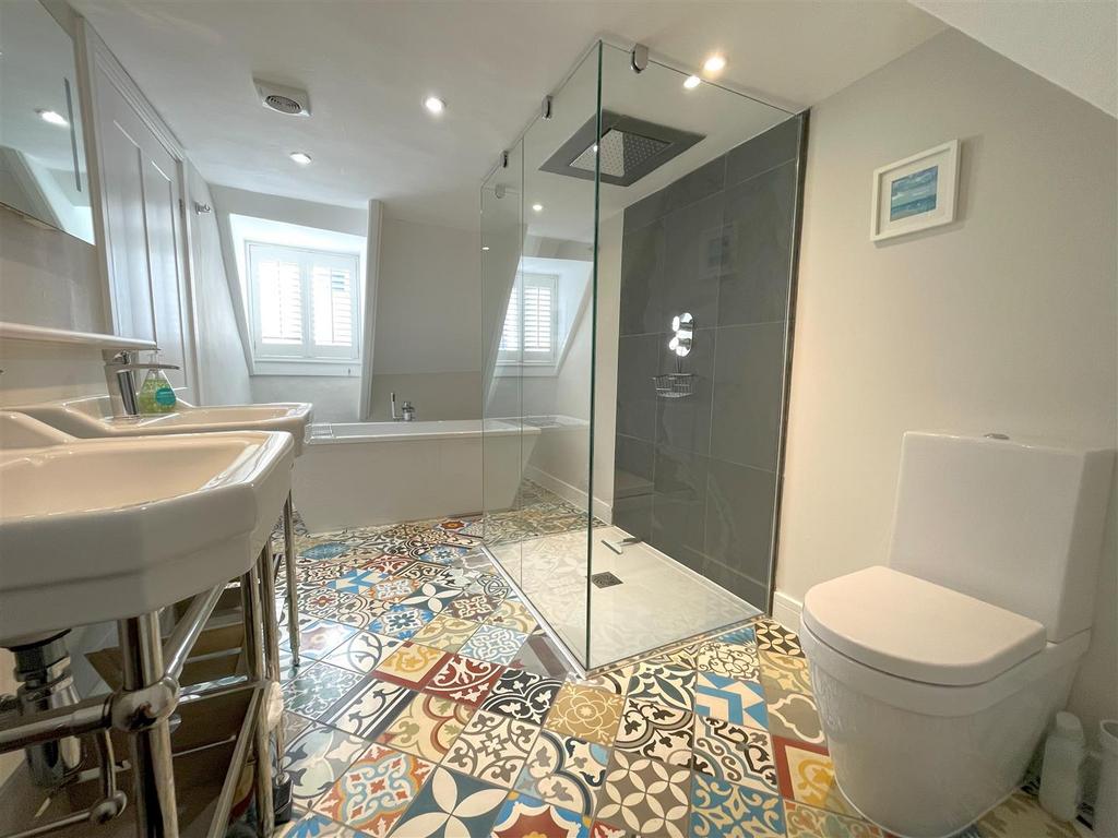 Bathroom.jpg