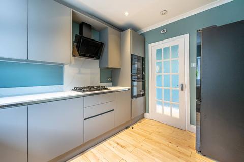 2 bedroom flat for sale, Hainault Road, Leytonstone, London, E11