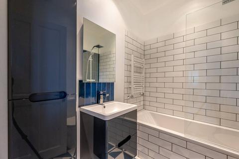 2 bedroom flat for sale, Hainault Road, Leytonstone, London, E11