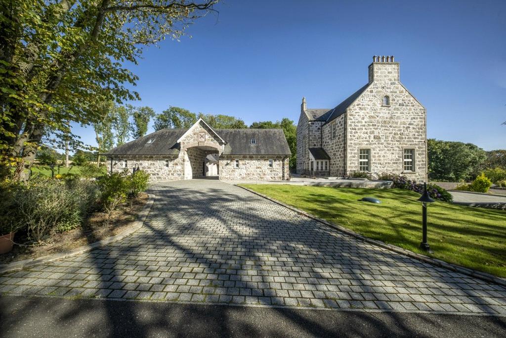 Exterior/ Driveway