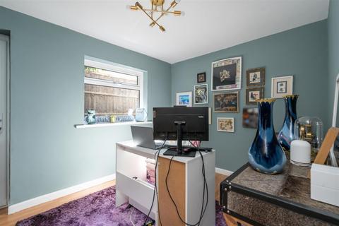 1 Banbrook Close, Solihull, B92 9NF