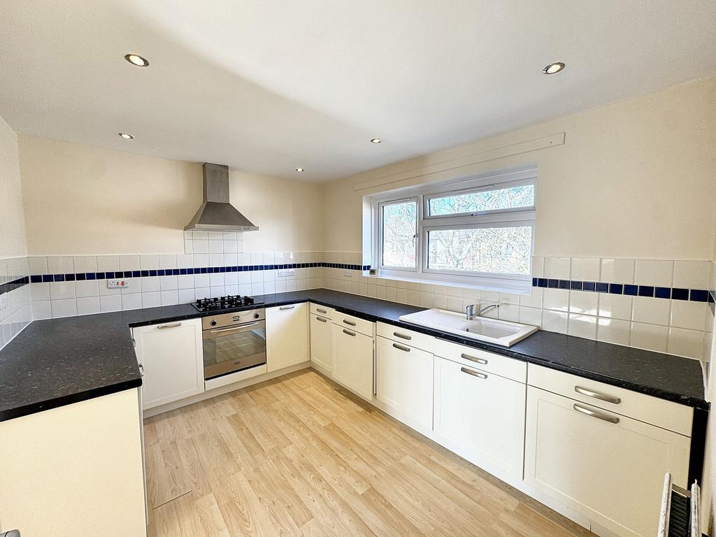 Kitchen with integrated appliances