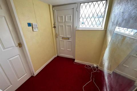 4 Exmoor Close, Ashton-under-lyne, OL6 8UZ