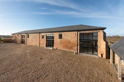 4 bedroom end of terrace house for sale, Frognal Farm Barns, Teynham