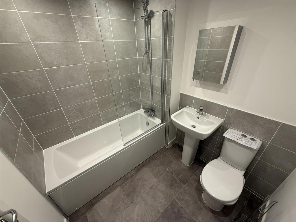 Bathroom 2.JPG